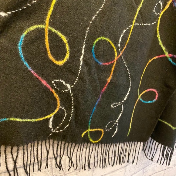 LARGE ARTSY SCROLL WRAP/SCARF NWOT - Picture 4 of 5